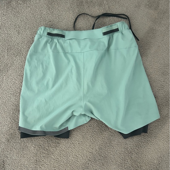 Lilulemon shorts (lined) - Picture 3 of 3